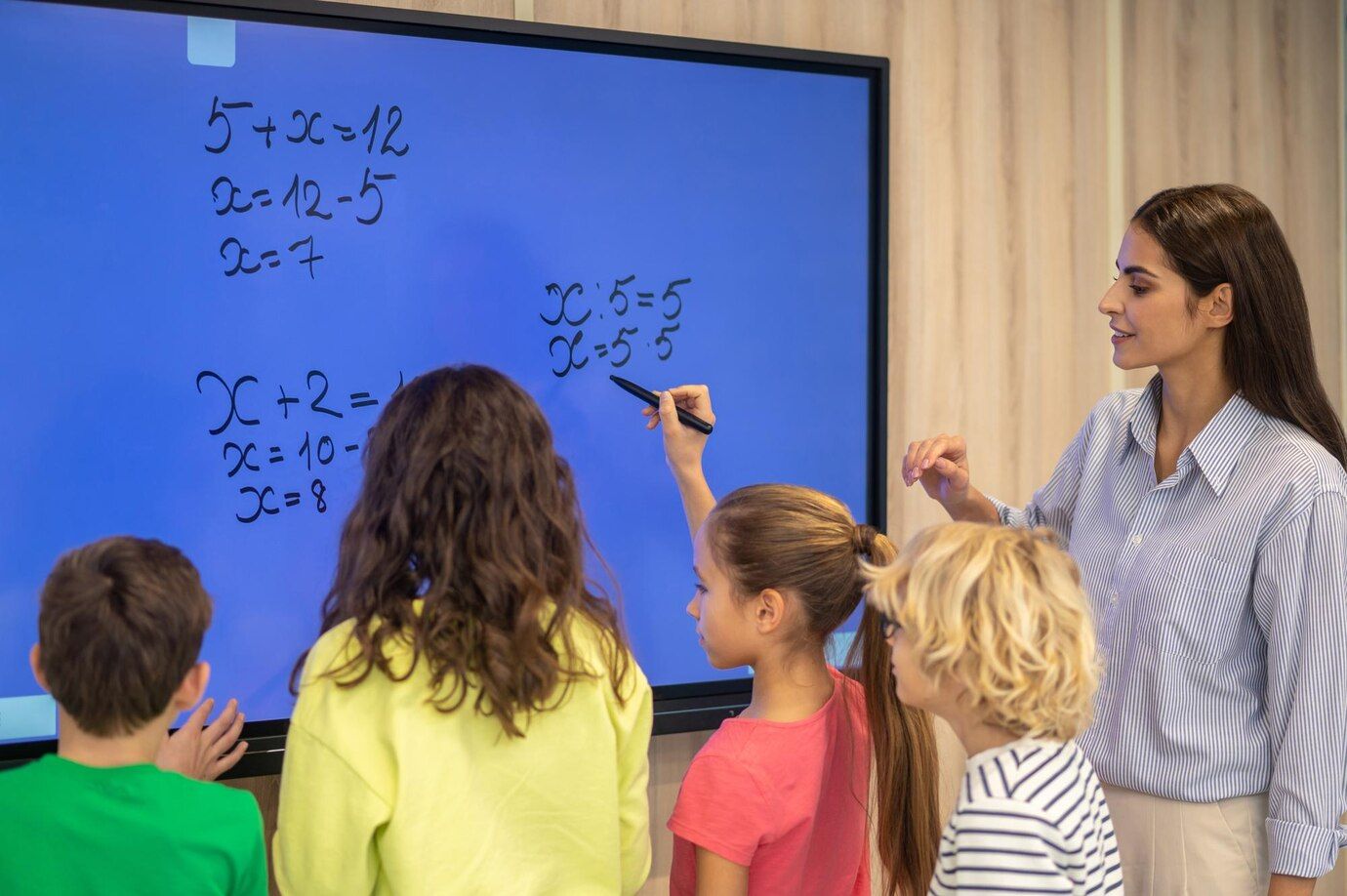 Boosting Academic Success with Interactive Smartboards: How Interactive  Smartboards Drive Academic Performance