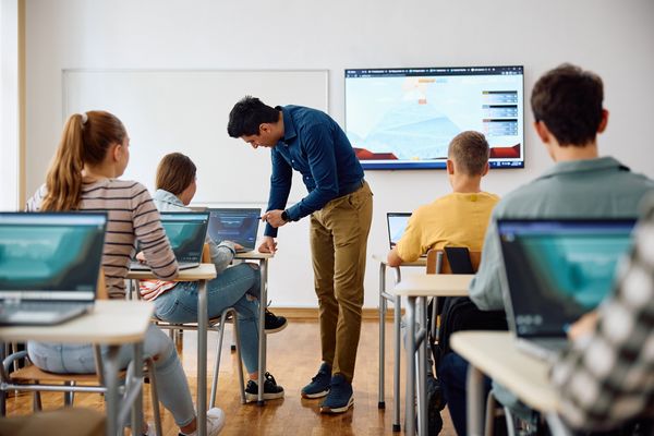 Top 4 Exciting Ways to Use Smartboards to Gamify Learning and Engage Students