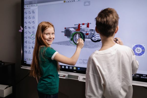 The Role of Smartboards in Shaping the Future of STEM Learning